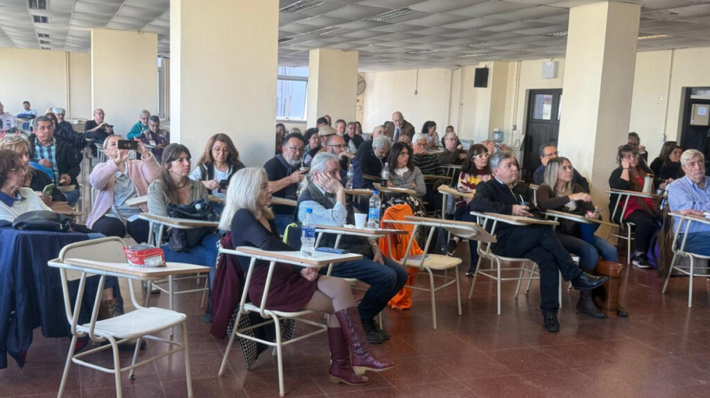 El MP25M reunió a 150 actores sociales en la UBA para impulsar una Buenos Aires productiva. Cooperativas, sindicatos y pymes exigen mayor protagonismo político. #EconomíaPopular #TrabajoDigno