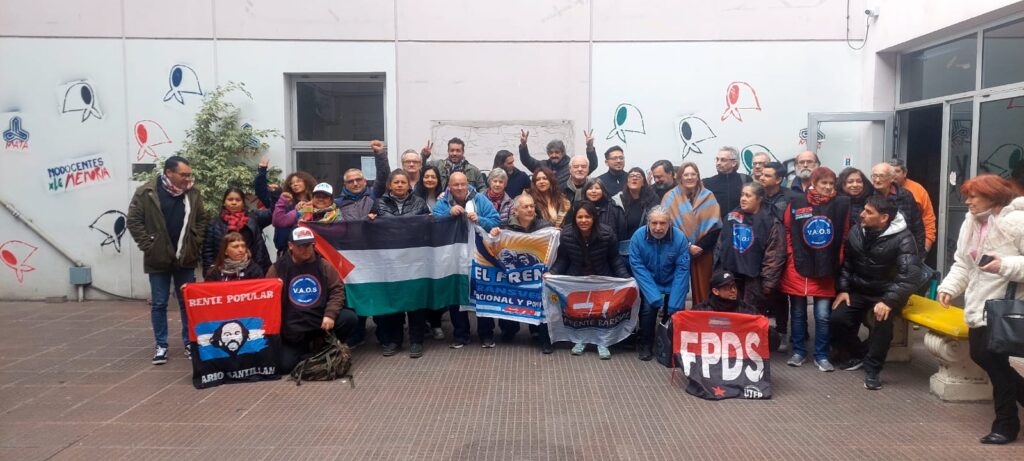 Cabildo Abierto del MP25M sobre Territorio y Soberanía Alimentaria en Facultad de Ciencias Sociales. Evento impulsado por CTA, UTEP y organizaciones productivas para debatir políticas alimentarias.
