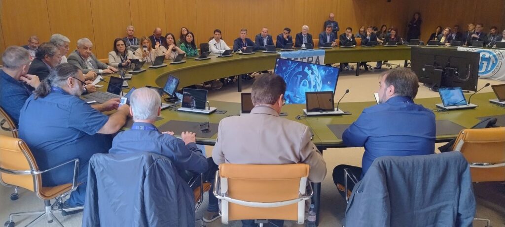 Informáticos argentinos llevaron la voz del sector a la OIT: debate global por el futuro del trabajo digital 2 El Sindicato Informático representó a los trabajadores argentinos en la OIT y participó del debate internacional sobre empleo digital, derechos laborales e inteligencia artificial.